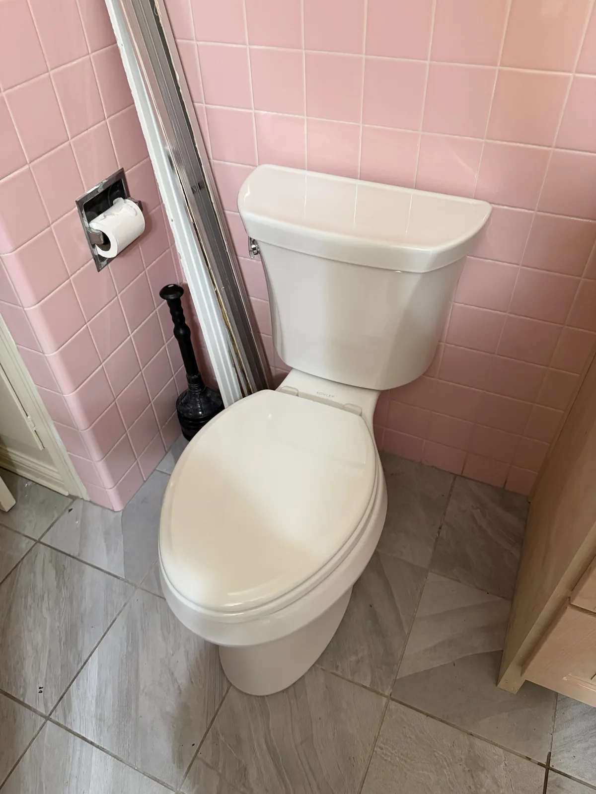 Toilet set in a tiled bathroom on South Roseland Boulevard, Tyler TX, about 0.3 miles from the Brick Streets District